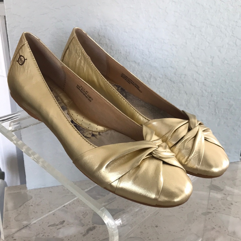 BORN 9.5M Gold Leather Flats
